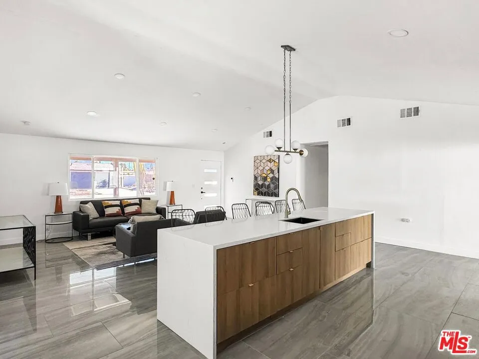 2802 E Venetia Road, Palm Springs, California 92262 home-pic-12